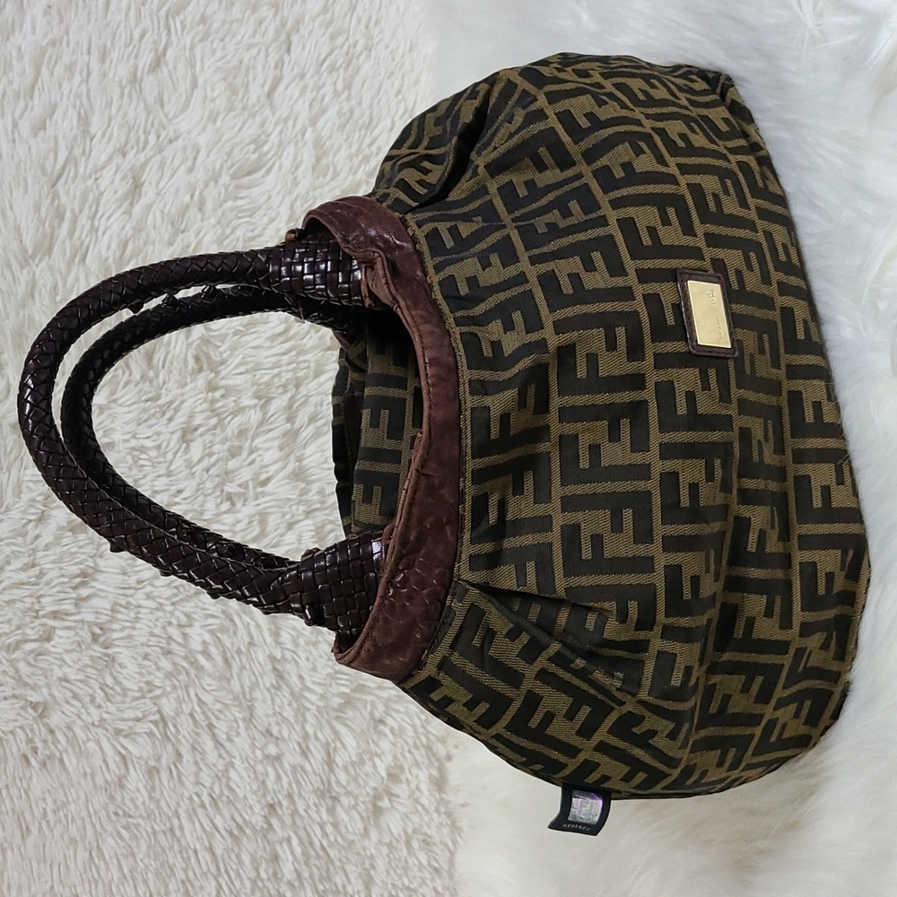 ๐ฏ Authentic Fendi Handbag ๐ - Picture 2 of 15